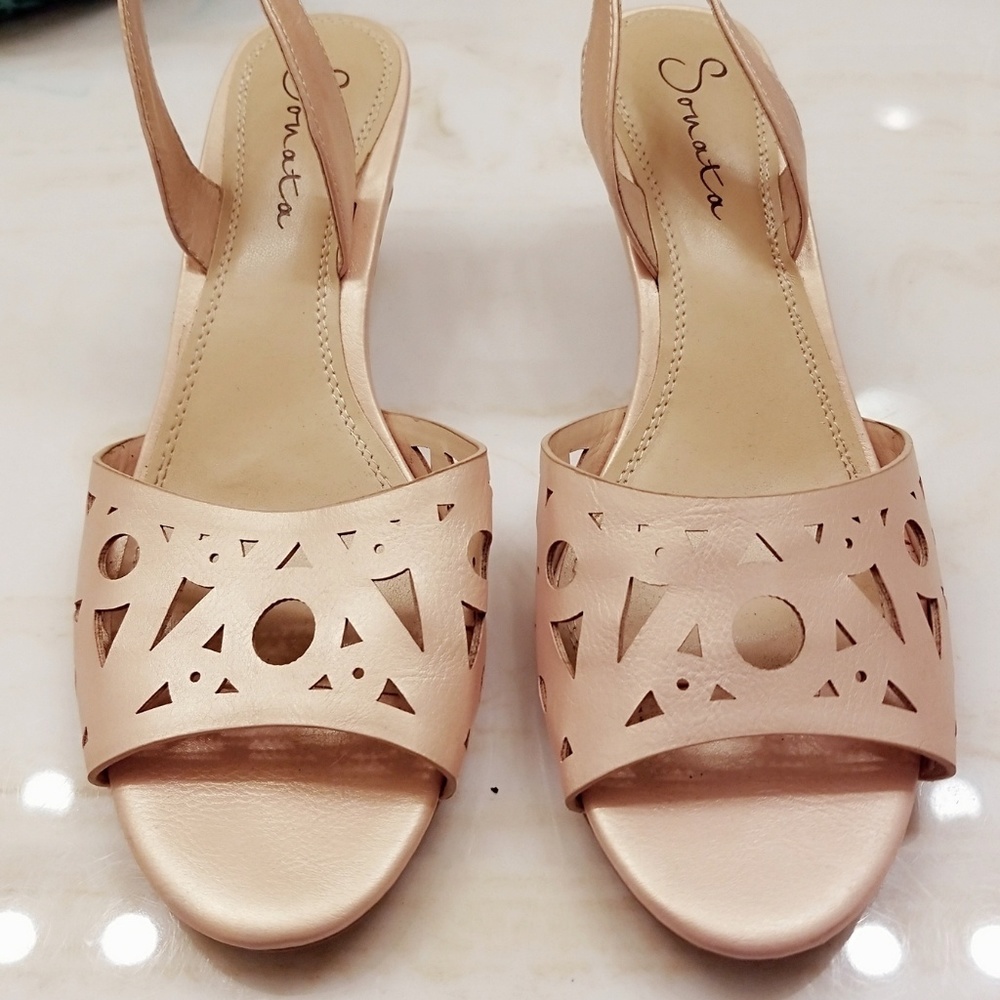 Women's size 7.5 dress sandal -